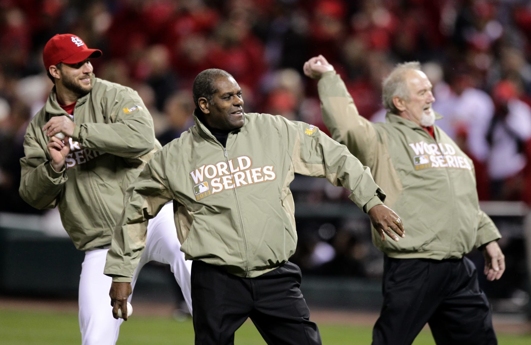 Wainwright throws out first pitch before World Series game in 2011